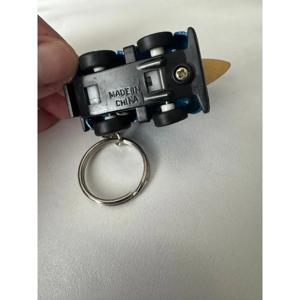 Cannon Beach Oregon Blue Beetle Bug Style Car Keychain with Surfboard‎ Souvenir